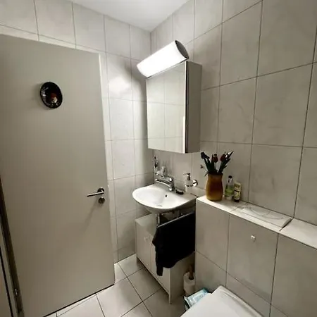 Cozy 4 Minutes Drive To Wef Appartement *